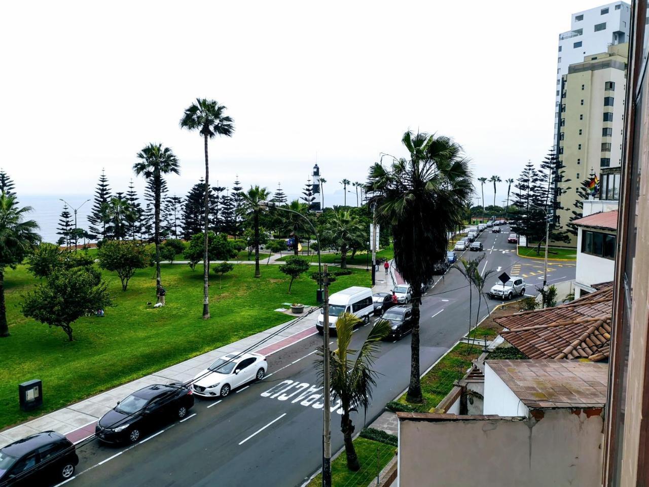 Miraflores Frente Al Mar Лима Екстериор снимка
